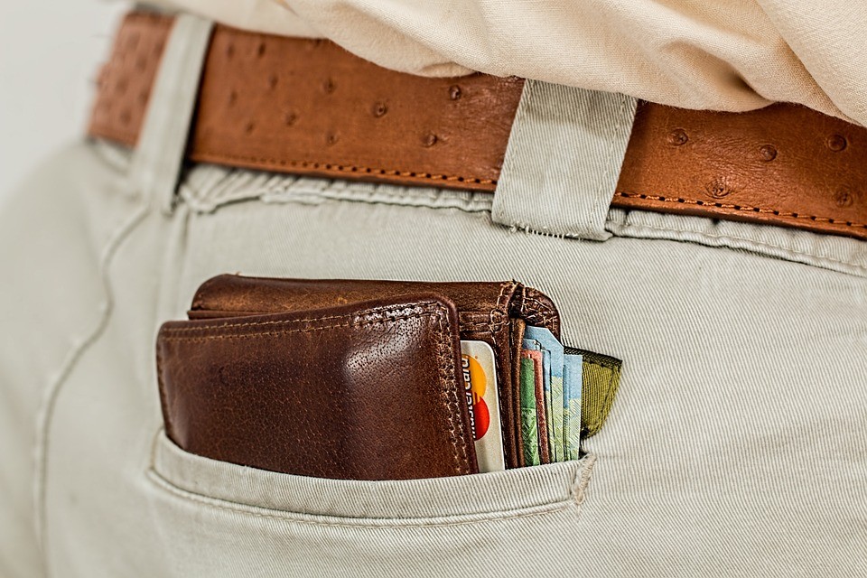 小额贷款 vs 信用卡透支：昆明紧急周转的最佳选择是什么？